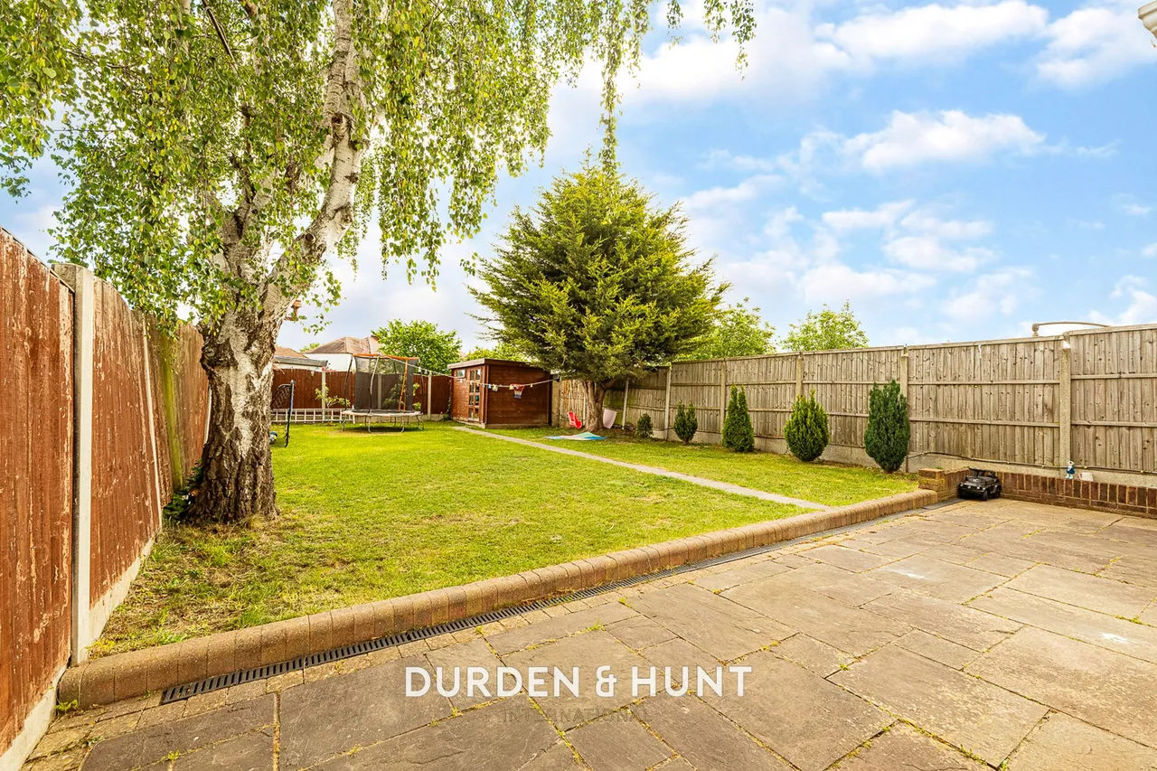 Woodhall Crescent, Hornchurch, RM11, photo 22