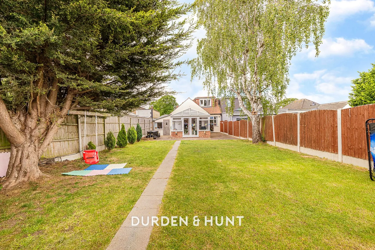 Woodhall Crescent, Hornchurch, RM11, photo 24