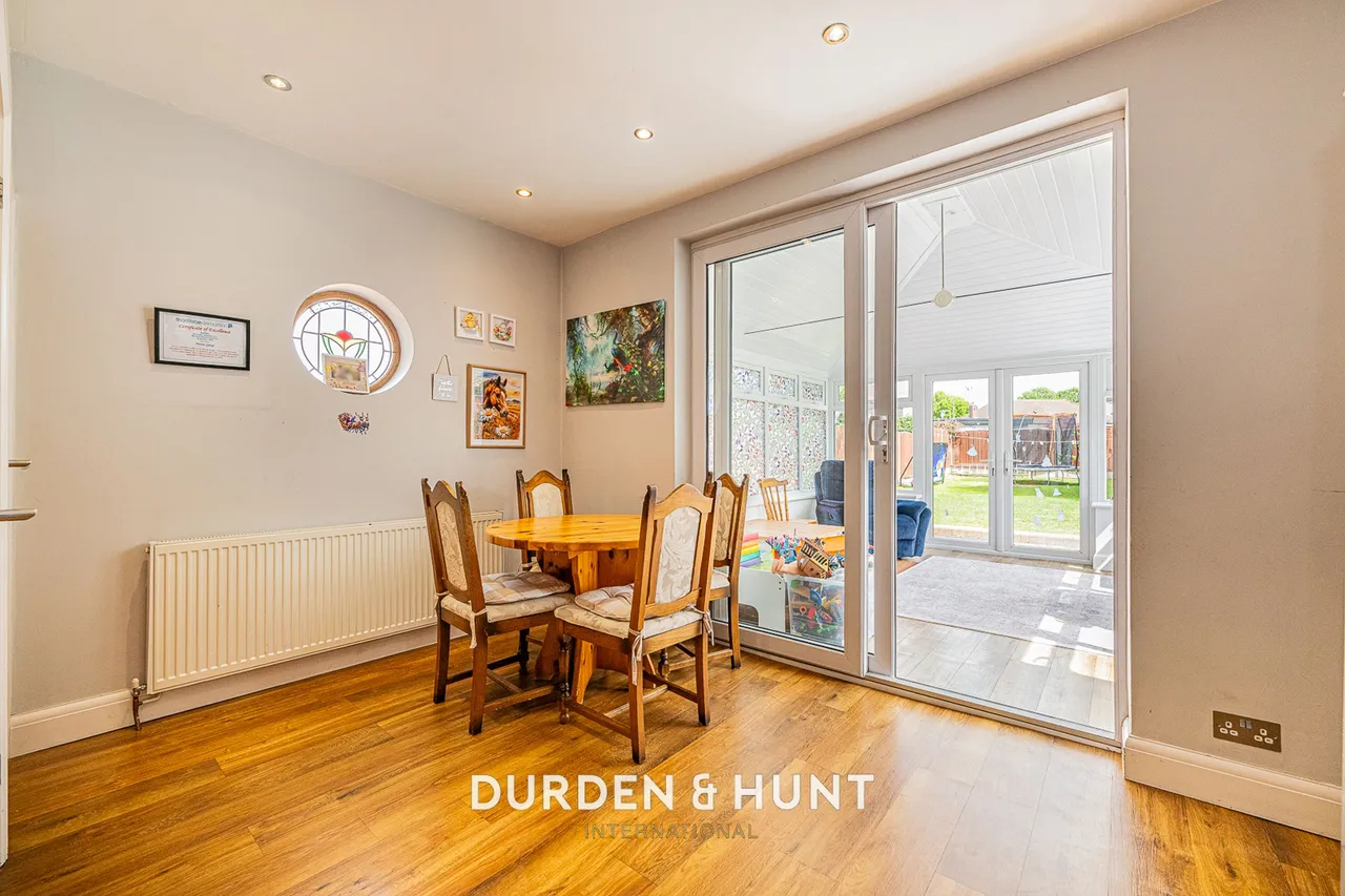 Woodhall Crescent, Hornchurch, RM11, photo 5