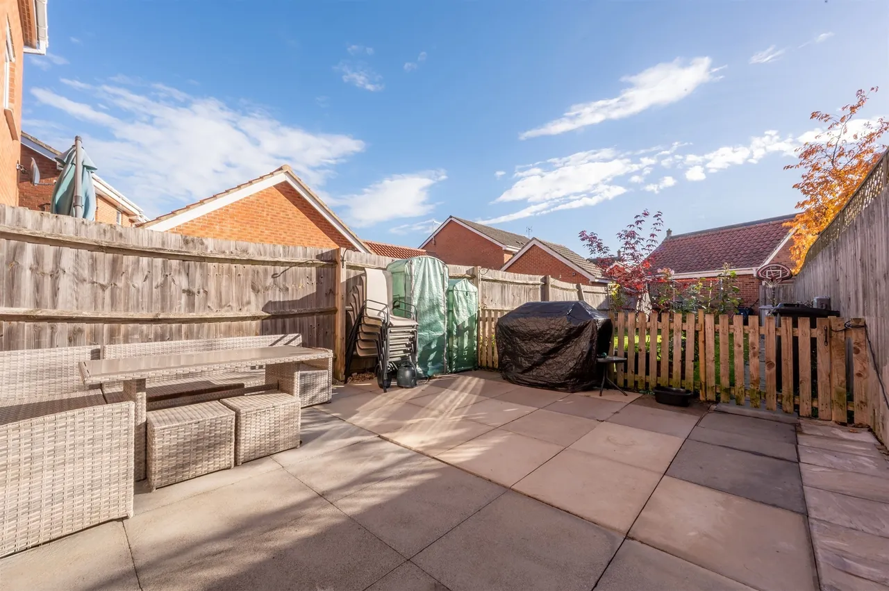 Thistle Drive, Kettering, NN14, photo 2