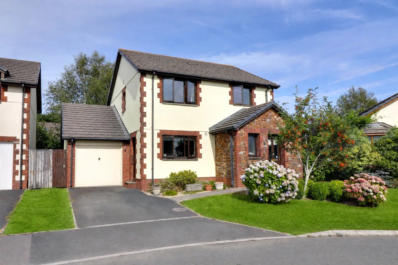 3 bed house for sale, Marshalls Mead, Beaford, EX19