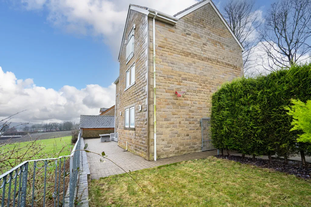 Long Croft View, Batley, photo 34
