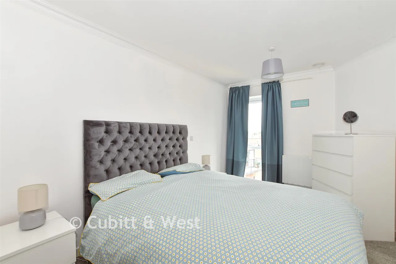 Ifield Road, West Green, RH11, photo 8