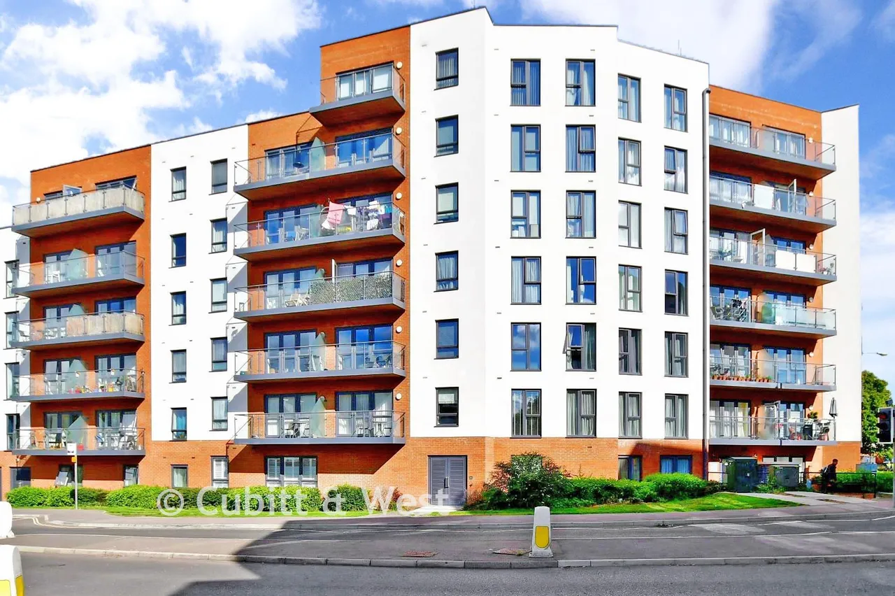 2 bed flat for sale, Ifield Road, West Green, RH11