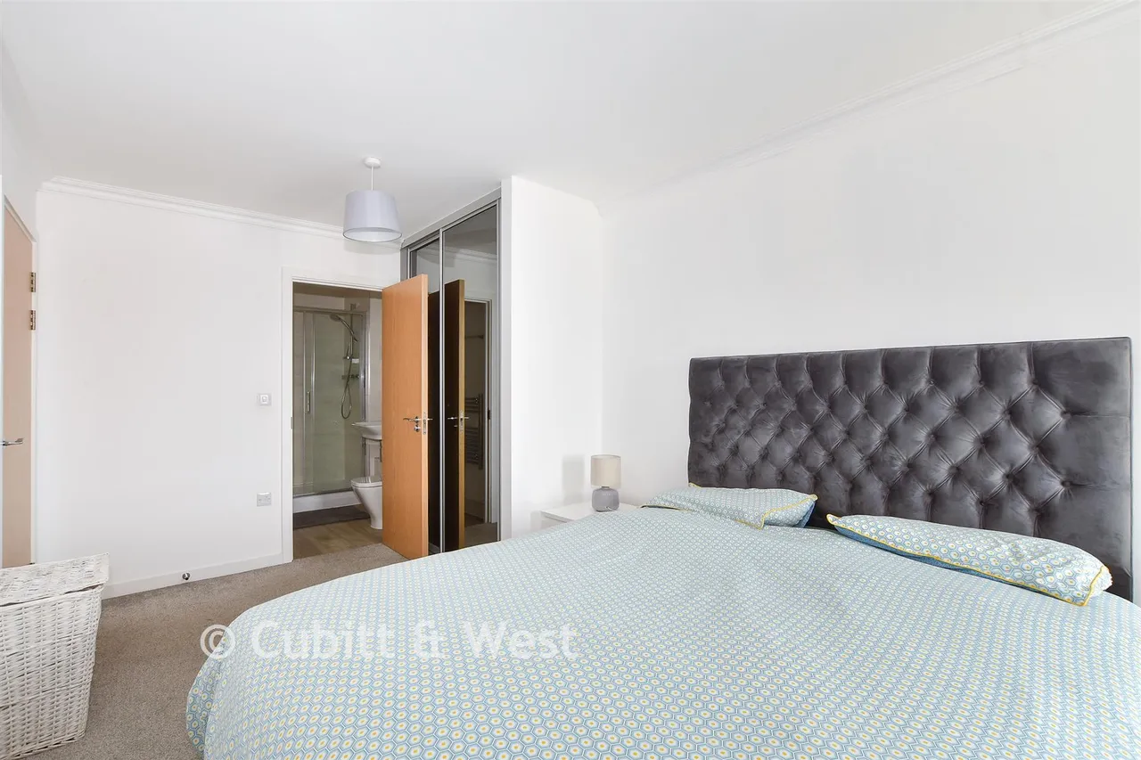 Ifield Road, West Green, RH11, photo 7