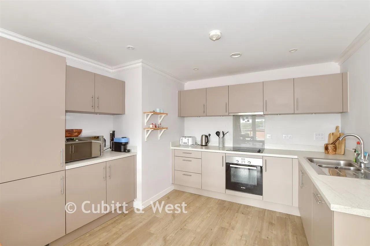 Ifield Road, West Green, RH11, photo 5