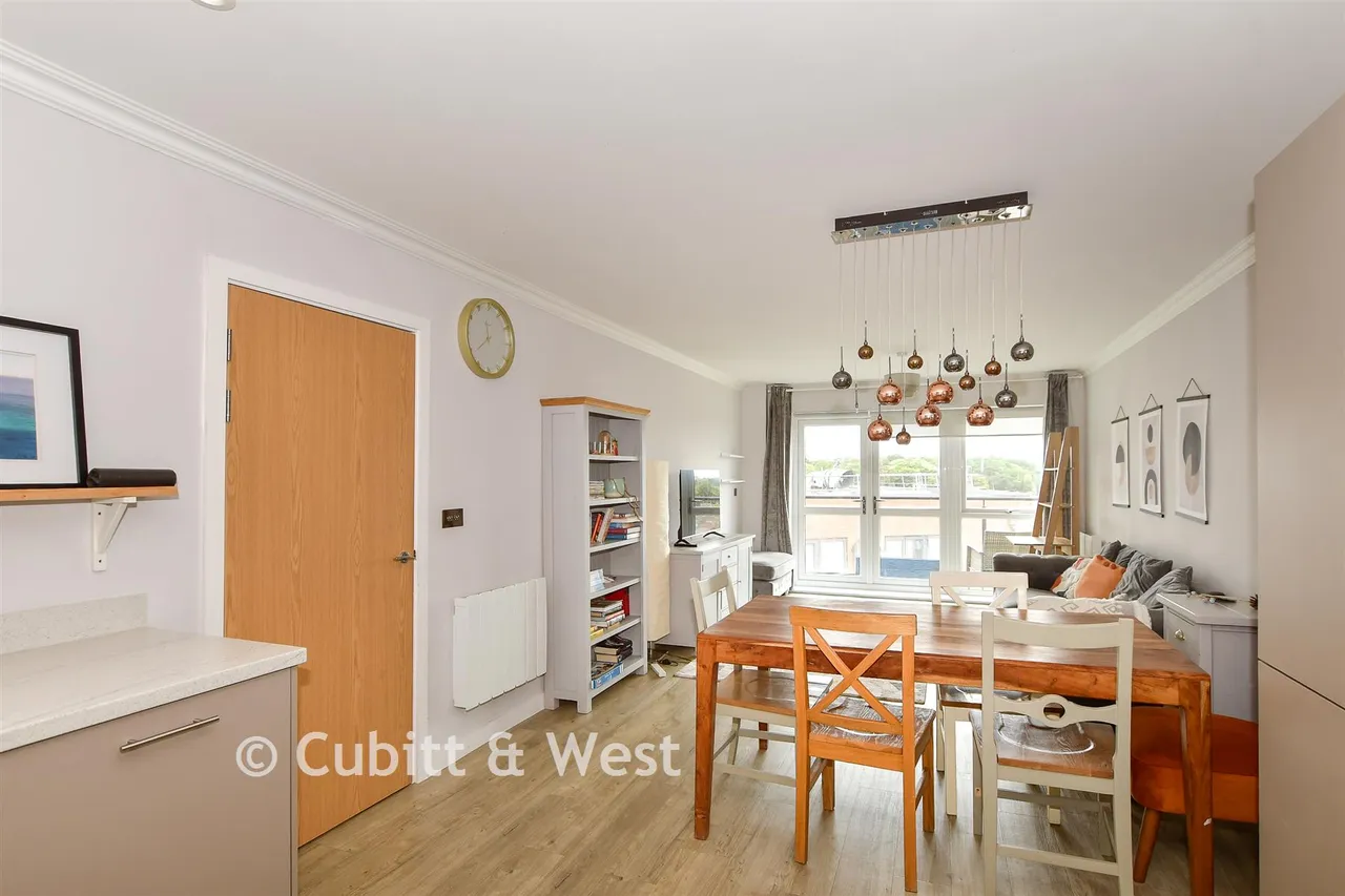 Ifield Road, West Green, RH11, photo 2