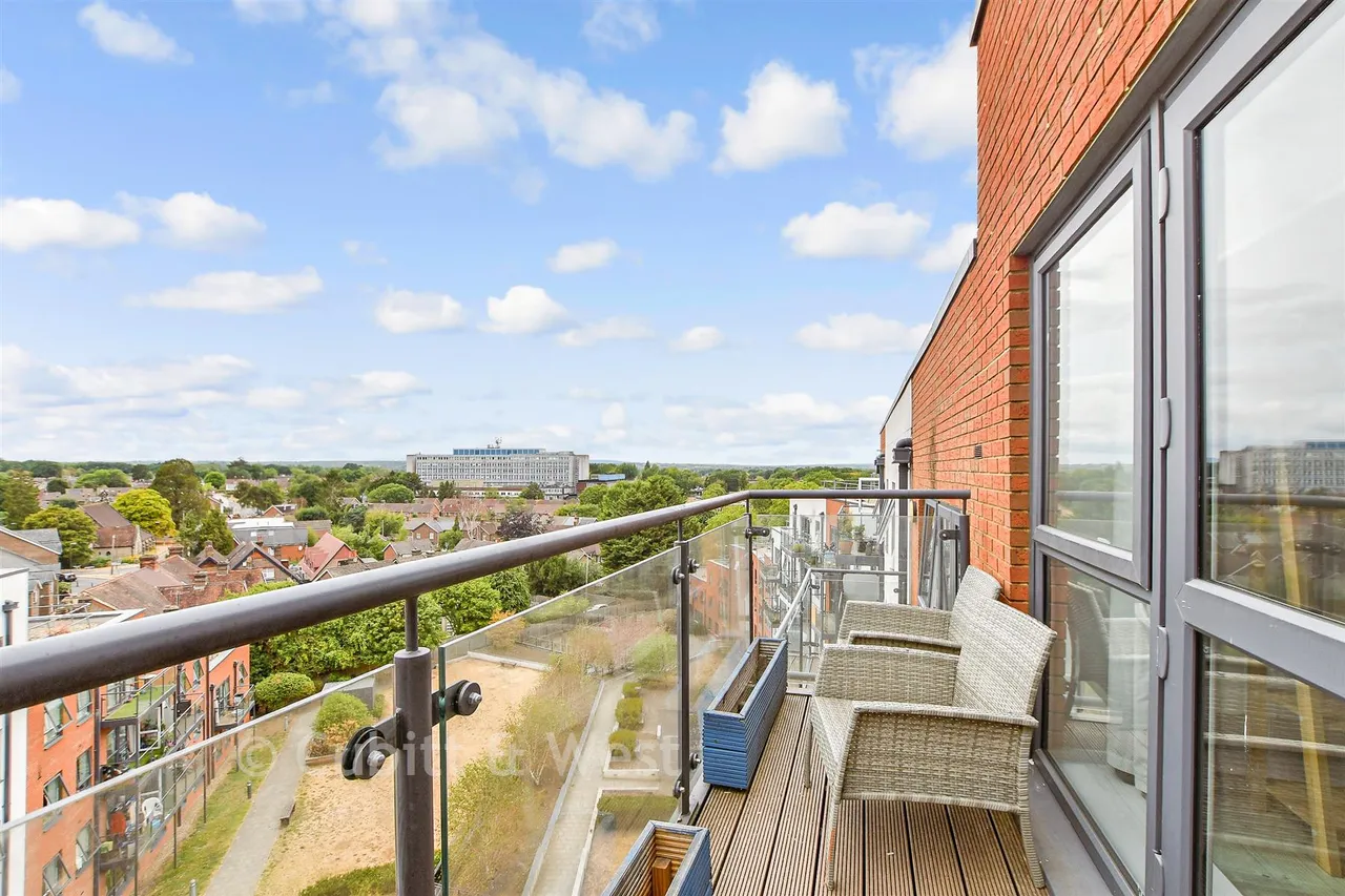 Ifield Road, West Green, RH11, photo 14