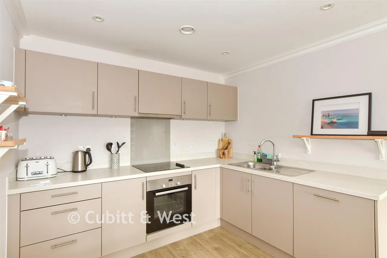 Ifield Road, West Green, RH11, photo 4