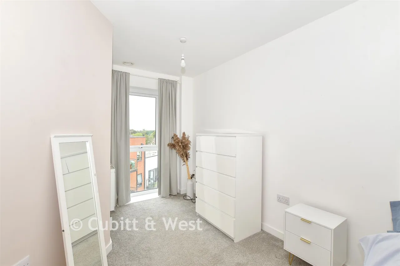 Ifield Road, West Green, RH11, photo 10