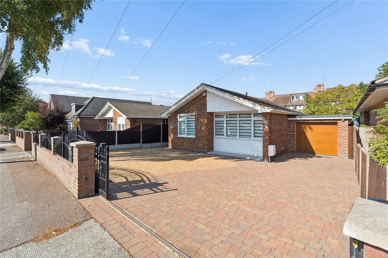 2 bed house for sale, Portland Avenue, Gravesend, DA12