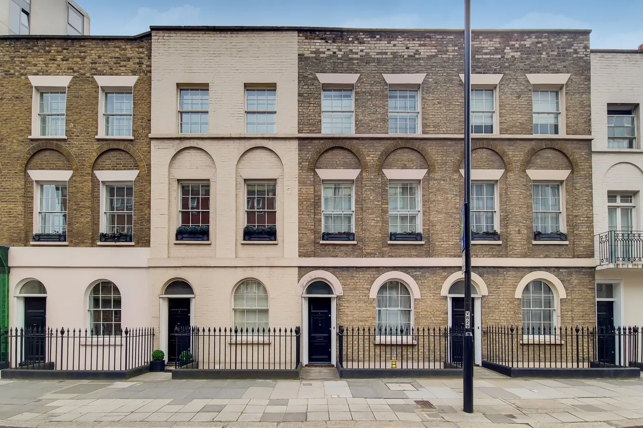 3 bed house for sale — 189 Vauxhall Bridge Road, London