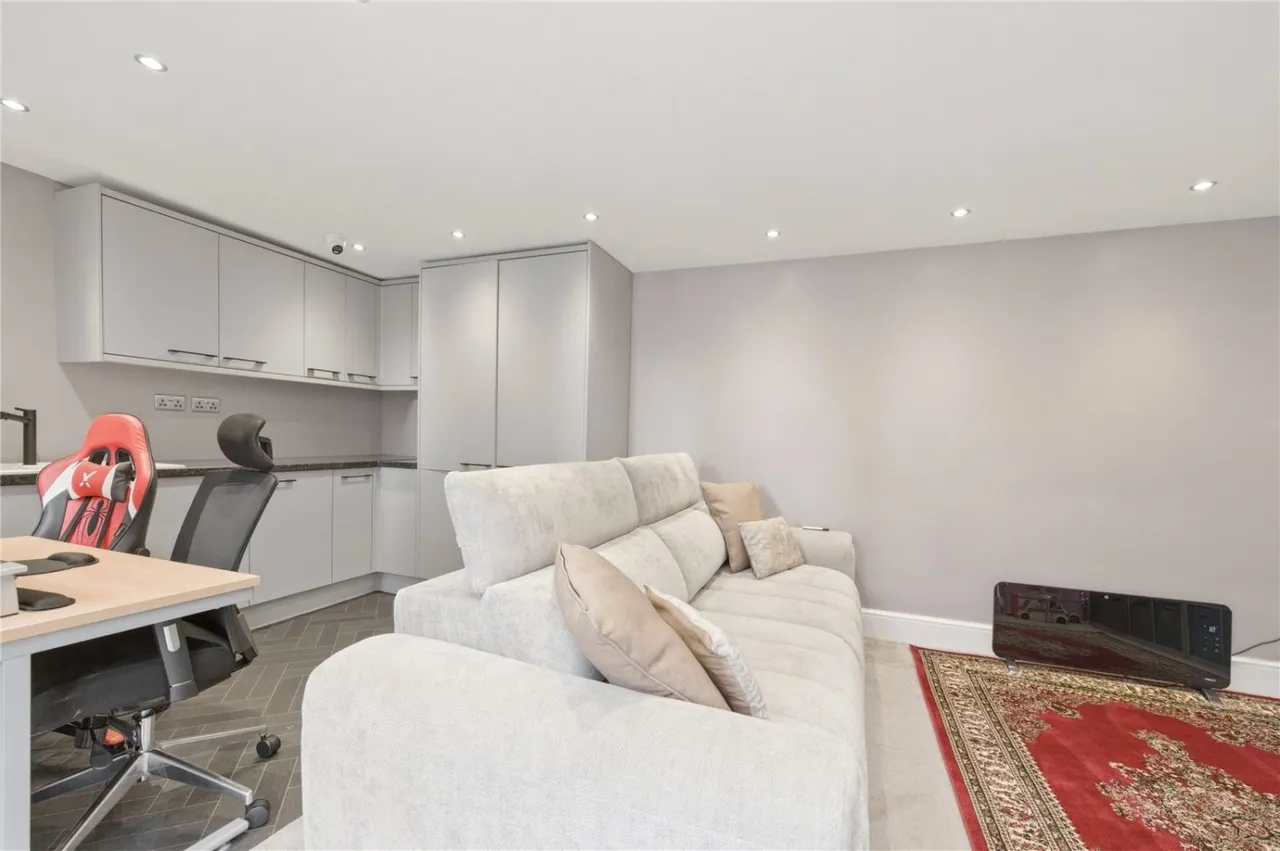 Beverley Drive, Dewsbury, WF12, photo 13