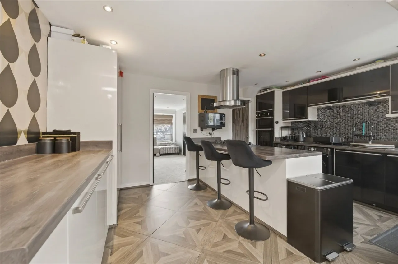 Beverley Drive, Dewsbury, WF12, photo 6