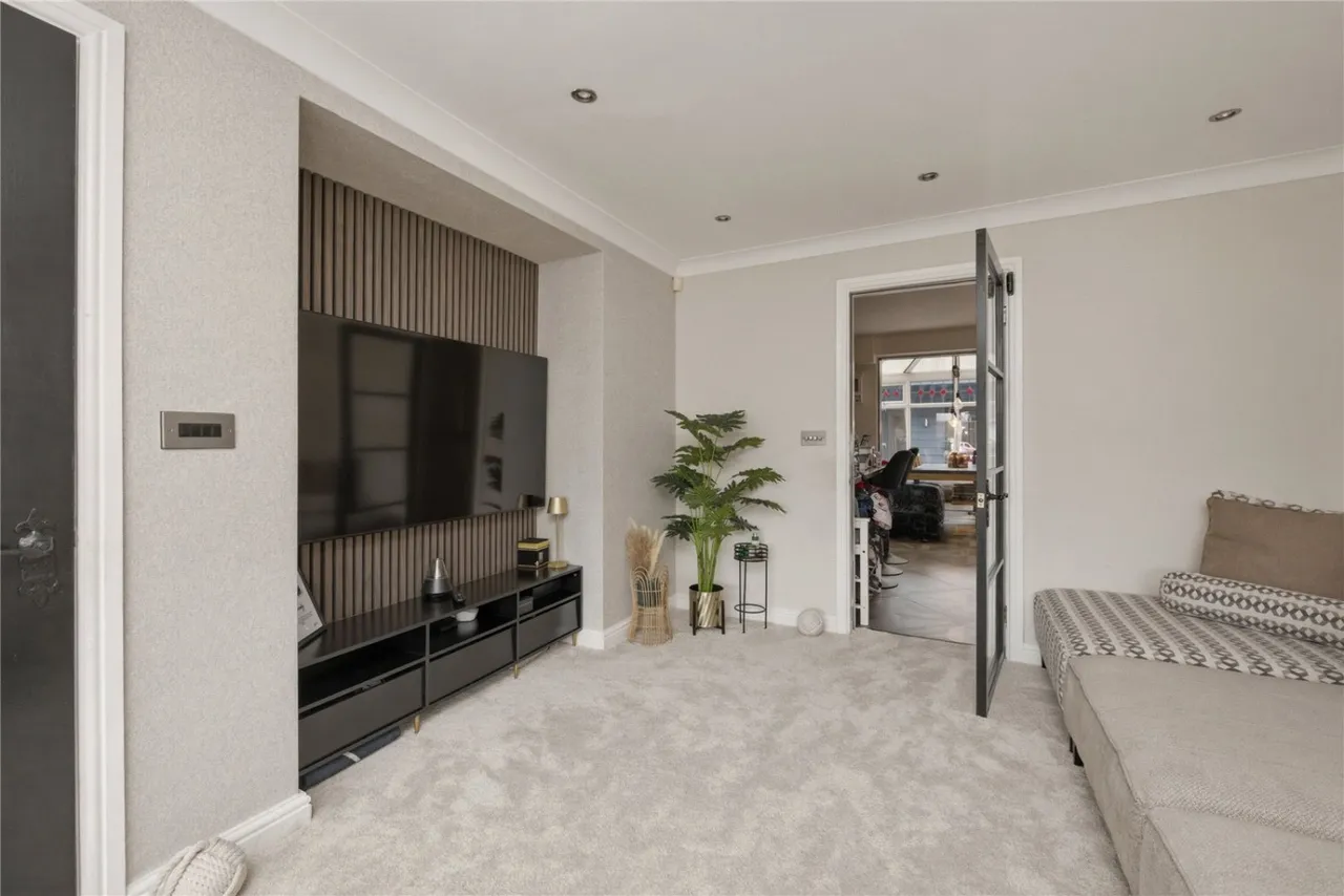 Beverley Drive, Dewsbury, WF12, photo 5