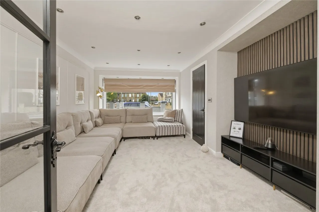 Beverley Drive, Dewsbury, WF12, photo 4