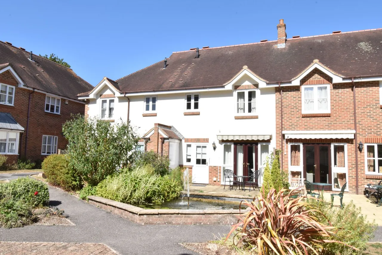 2 bed house for sale, Grovelands, Lenham