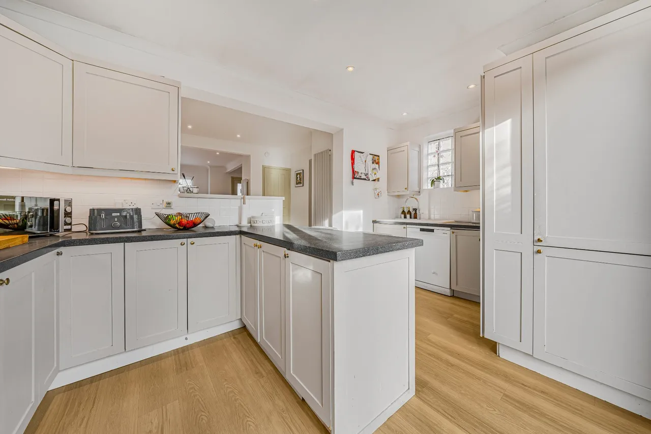 Molesey Road, Walton On Thames, KT12, photo 2