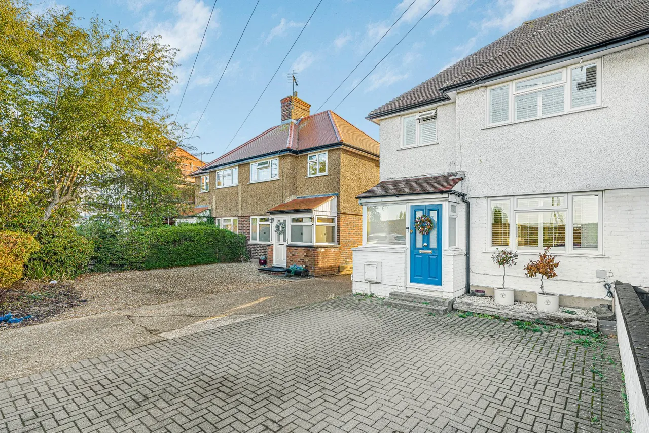 3 bed house for sale, Molesey Road, Walton On Thames, KT12