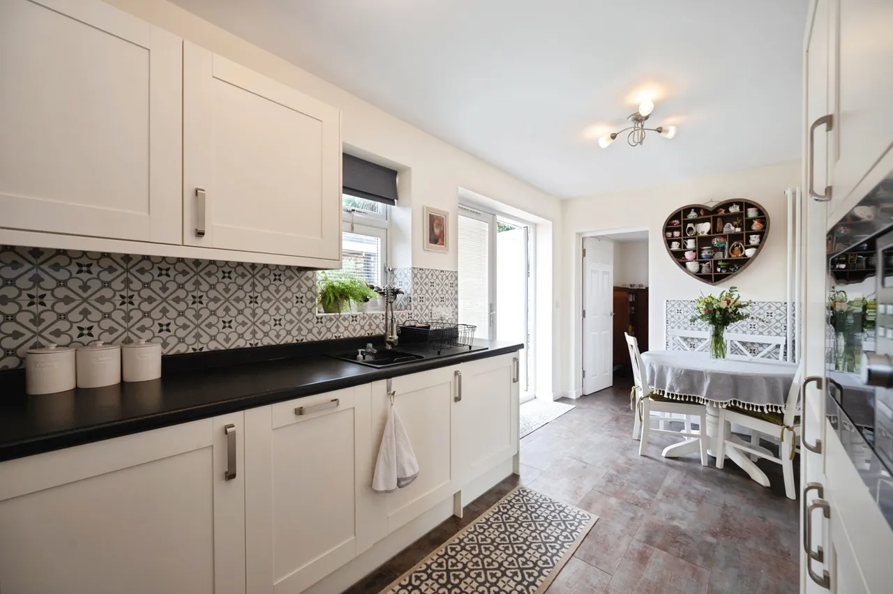 Burgess Close, Hayling Island, PO11, photo 16