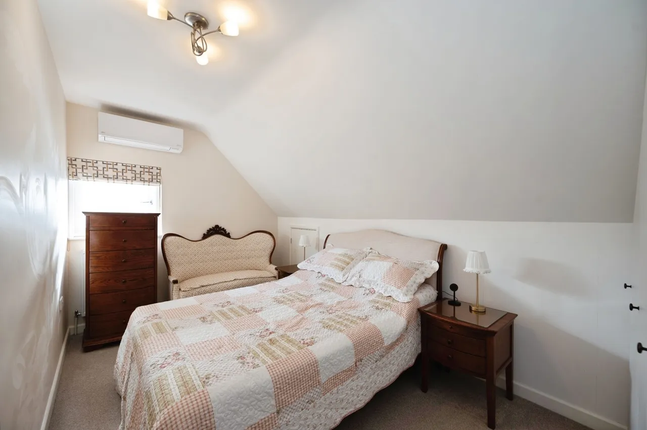 Burgess Close, Hayling Island, PO11, photo 10