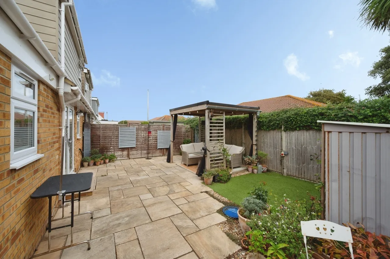 Burgess Close, Hayling Island, PO11, photo 9