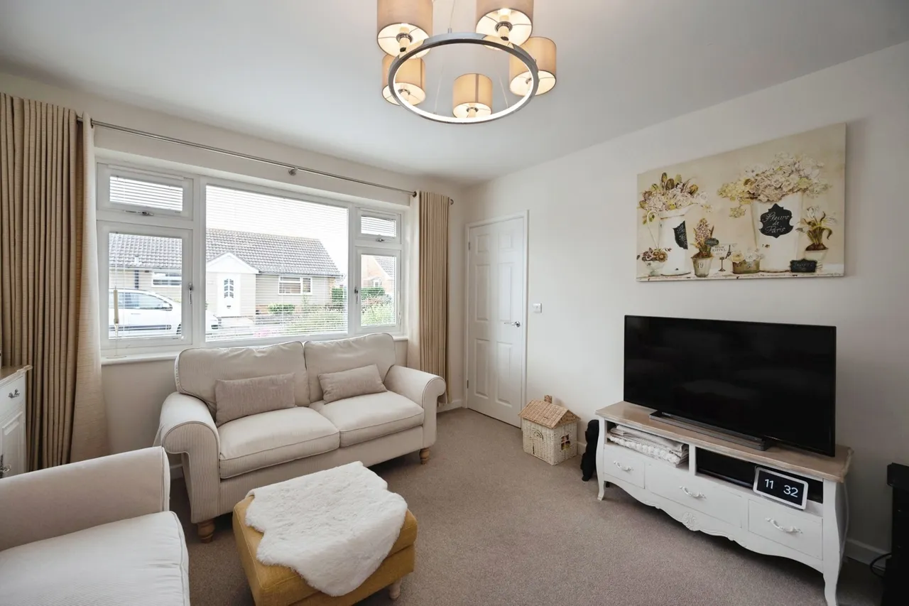 Burgess Close, Hayling Island, PO11, photo 2