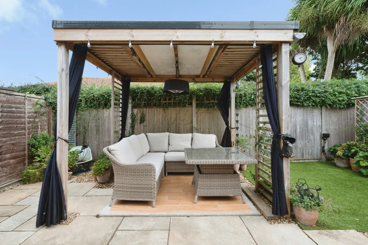 Burgess Close, Hayling Island, PO11, photo 8