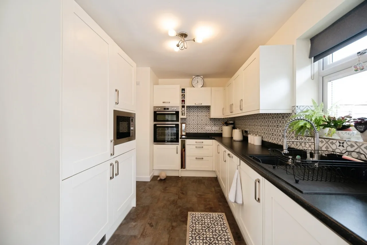 Burgess Close, Hayling Island, PO11, photo 5