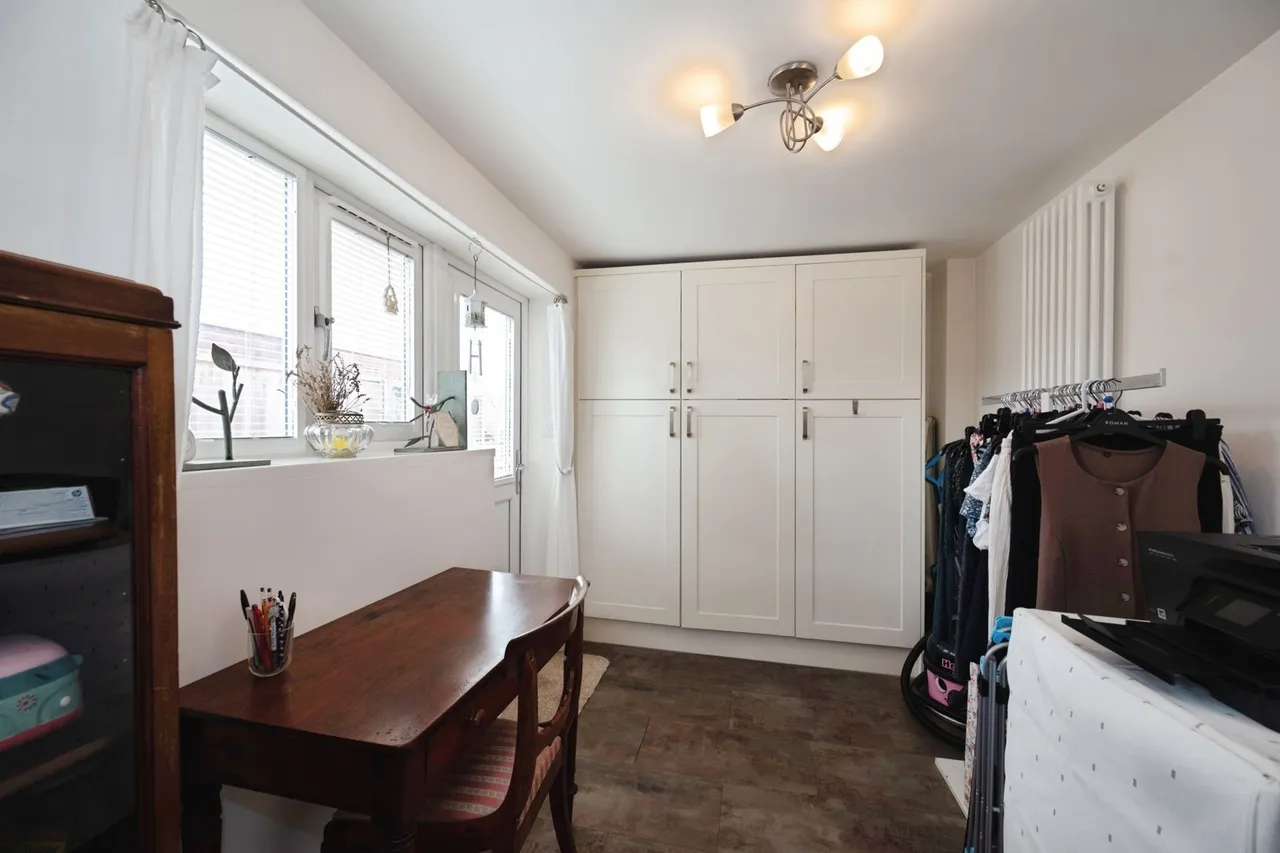 Burgess Close, Hayling Island, PO11, photo 6