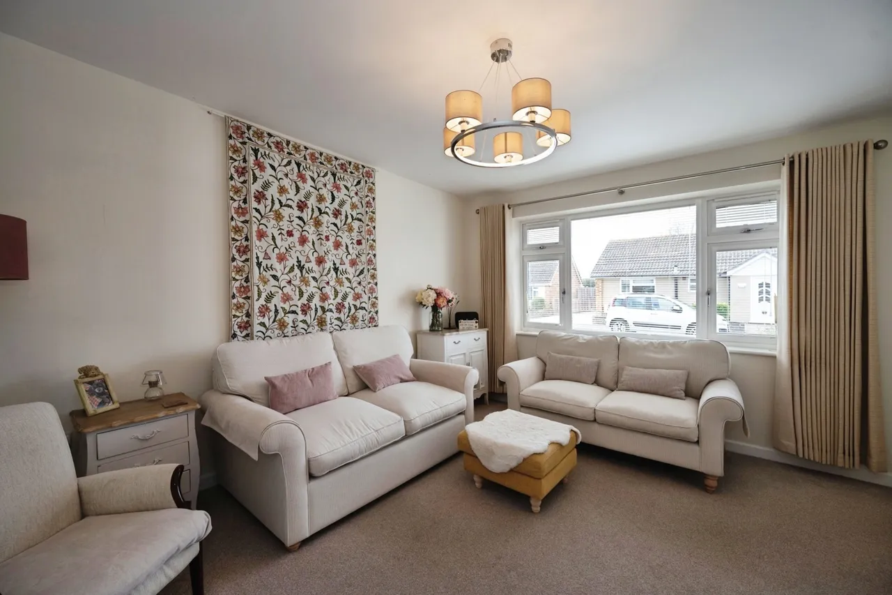 Burgess Close, Hayling Island, PO11, photo 3