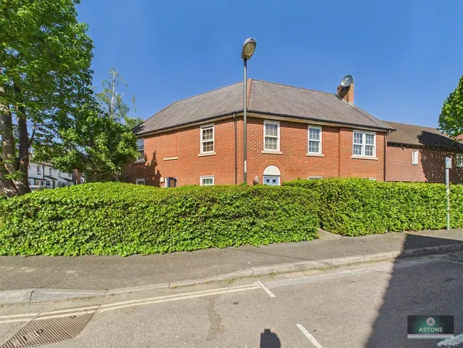 2 bed flat to rent — Southgate