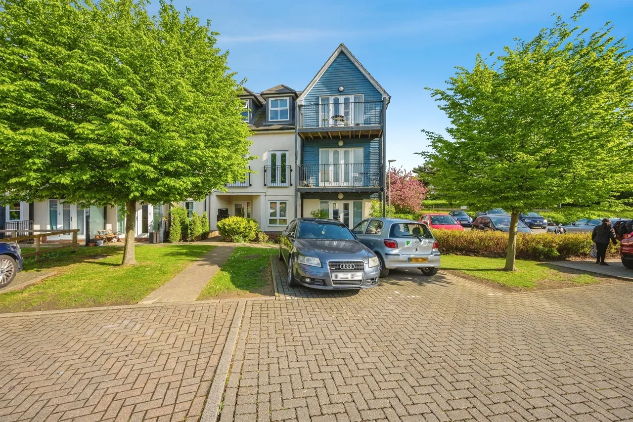 2 bed flat for sale — Tyhurst, Middleton, Milton Keynes