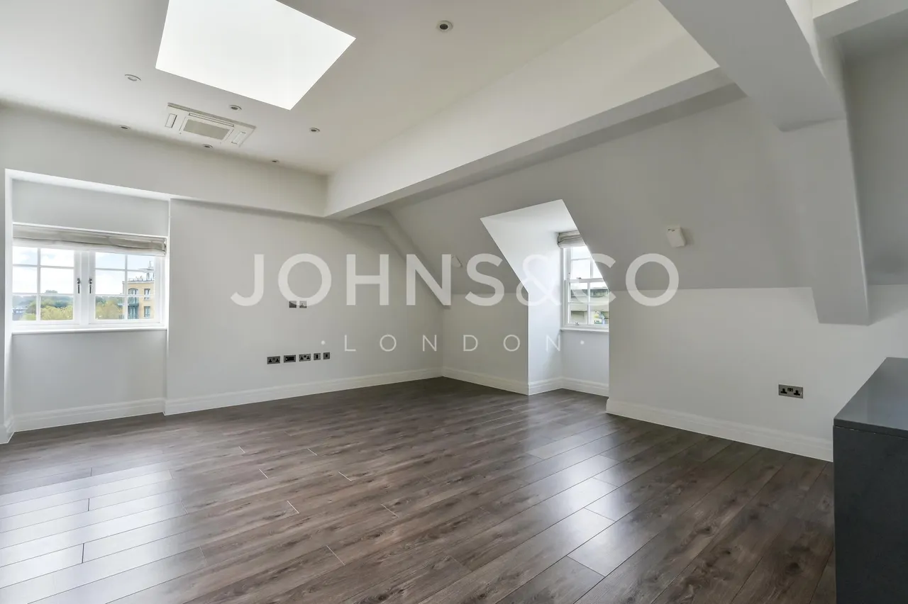 Kew Bridge Road, Brentford, TW8, photo 2
