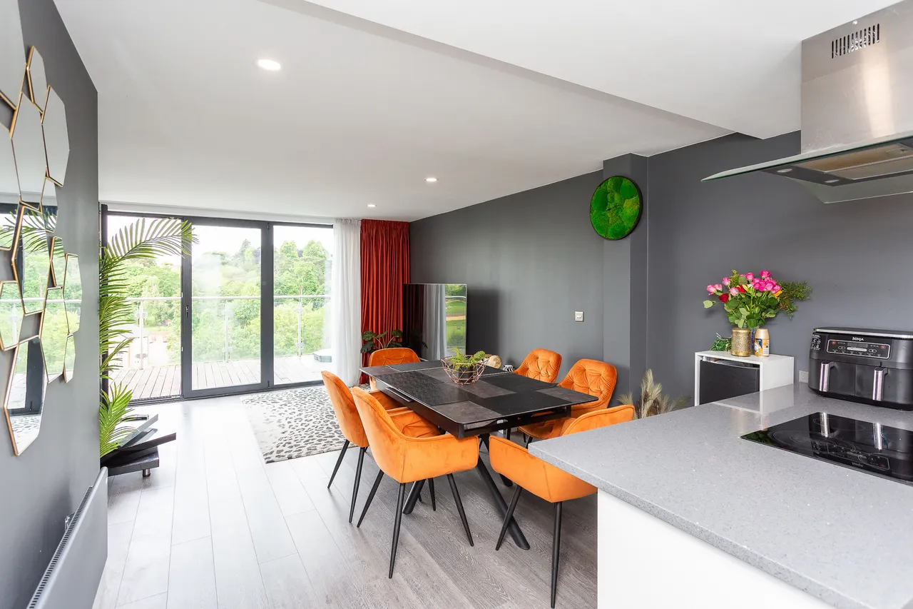 3 bed flat for sale — Flat 72, Swan Court, Hemel Hempstead
