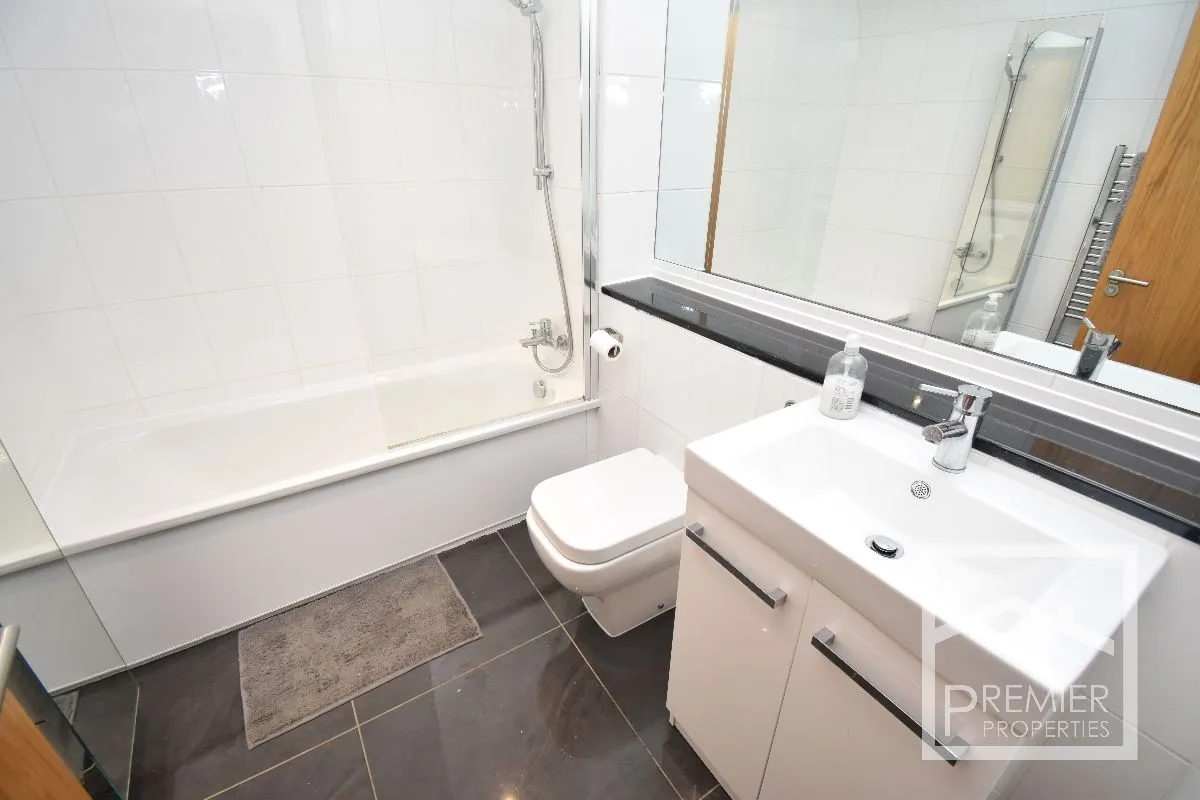2 bedroom Modern Apartment To Let, photo 11