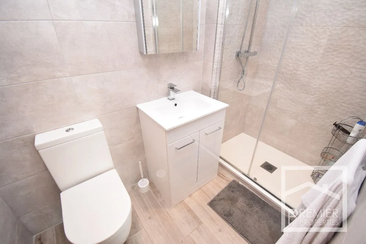 2 bedroom Modern Apartment To Let, photo 9