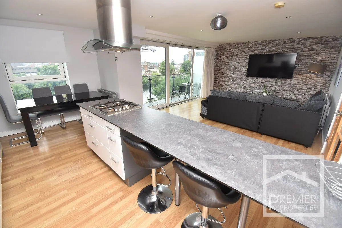 2 bedroom Modern Apartment To Let, photo 6