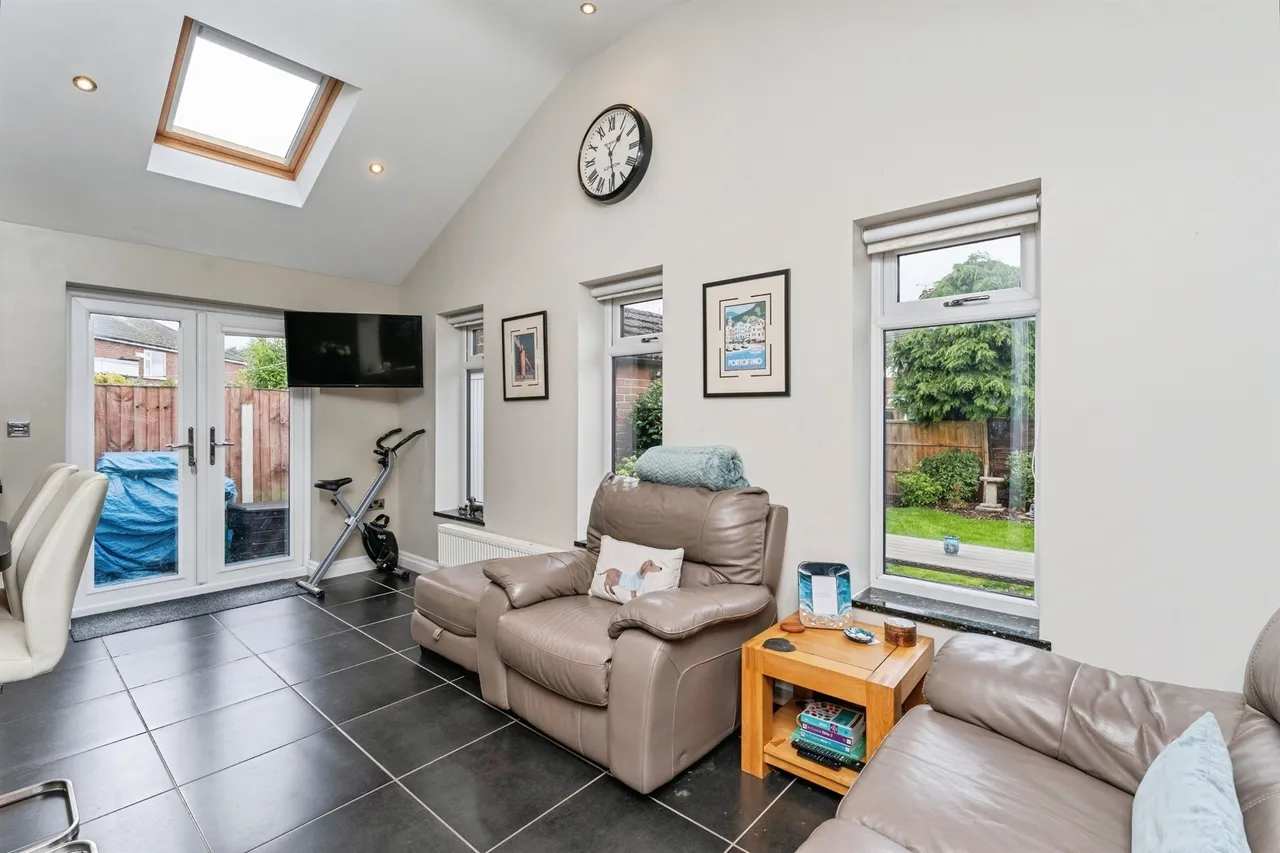 Ullswater Crescent, Chester, photo 5