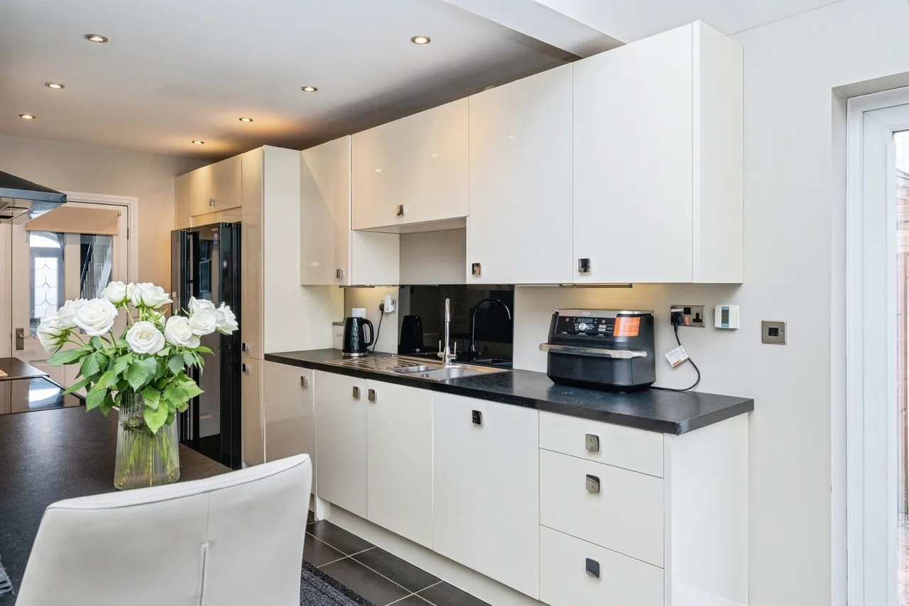 Ullswater Crescent, Chester, photo 4