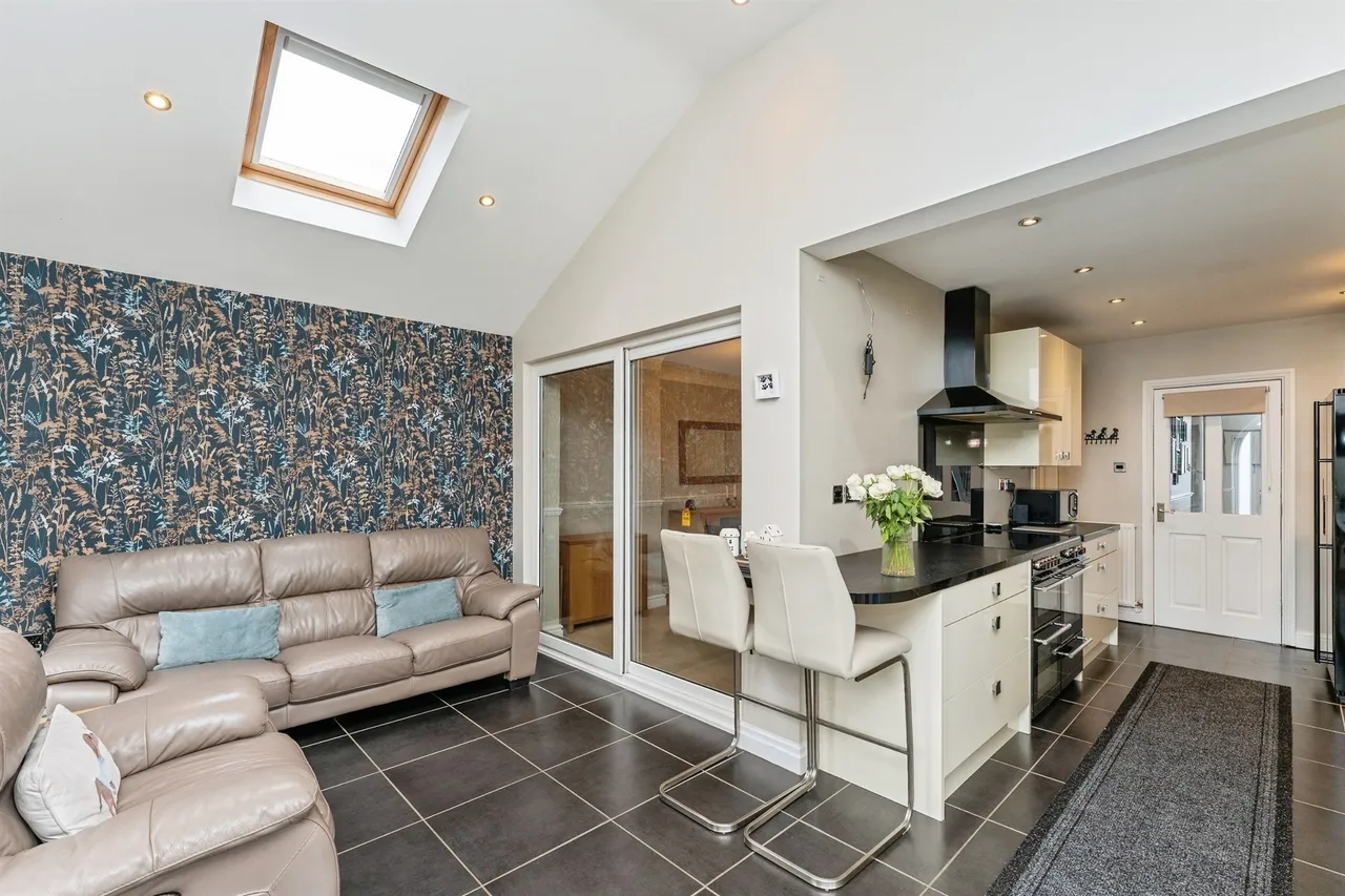Ullswater Crescent, Chester, photo 8