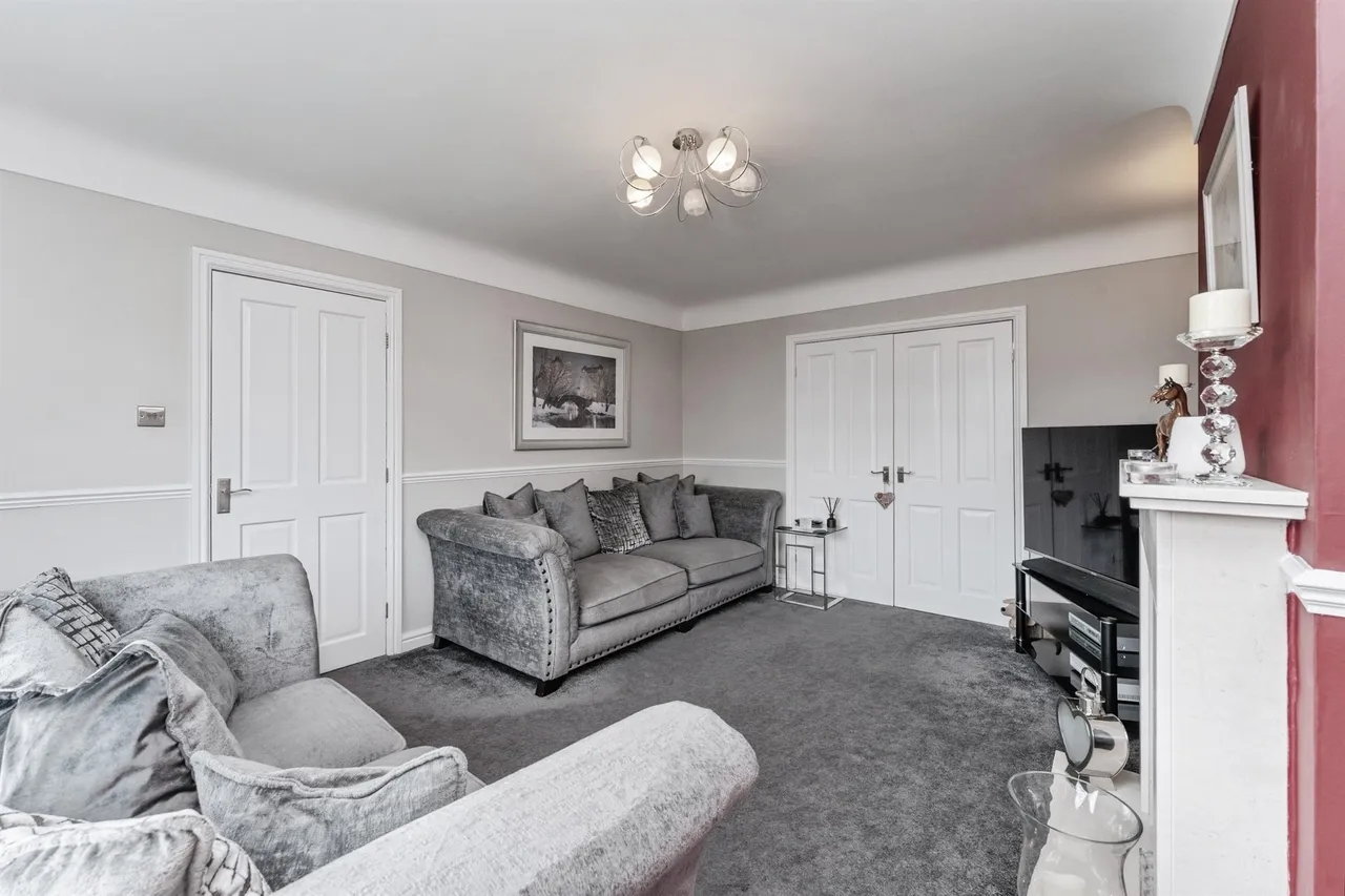 Ullswater Crescent, Chester, photo 10