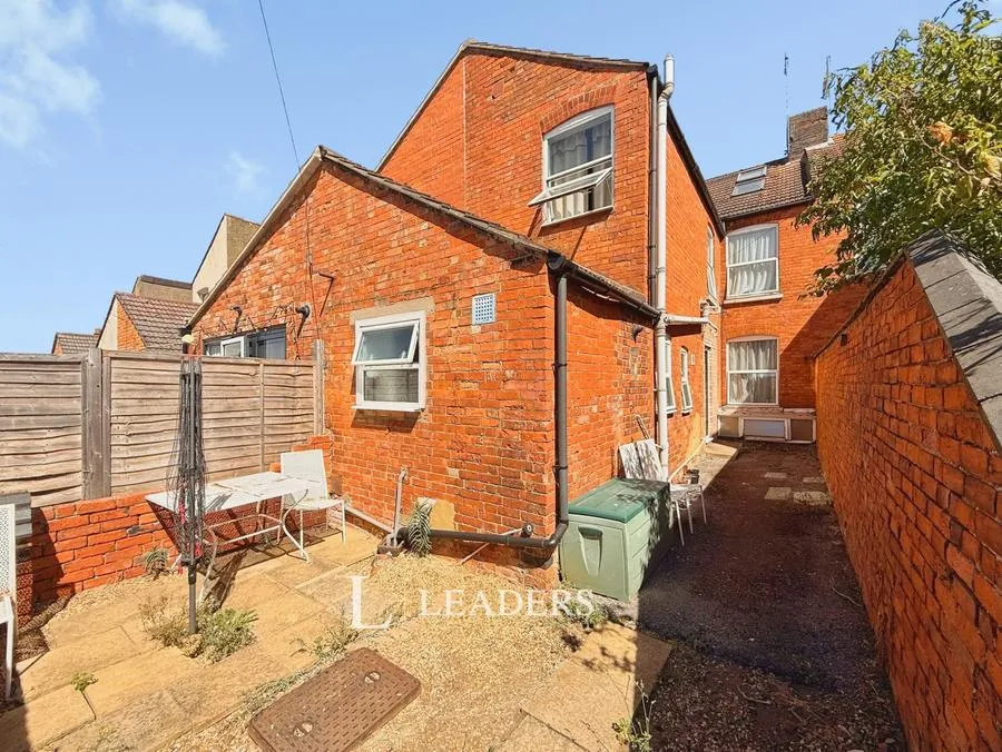Cambridge Street, Wolverton, MK12, photo 13