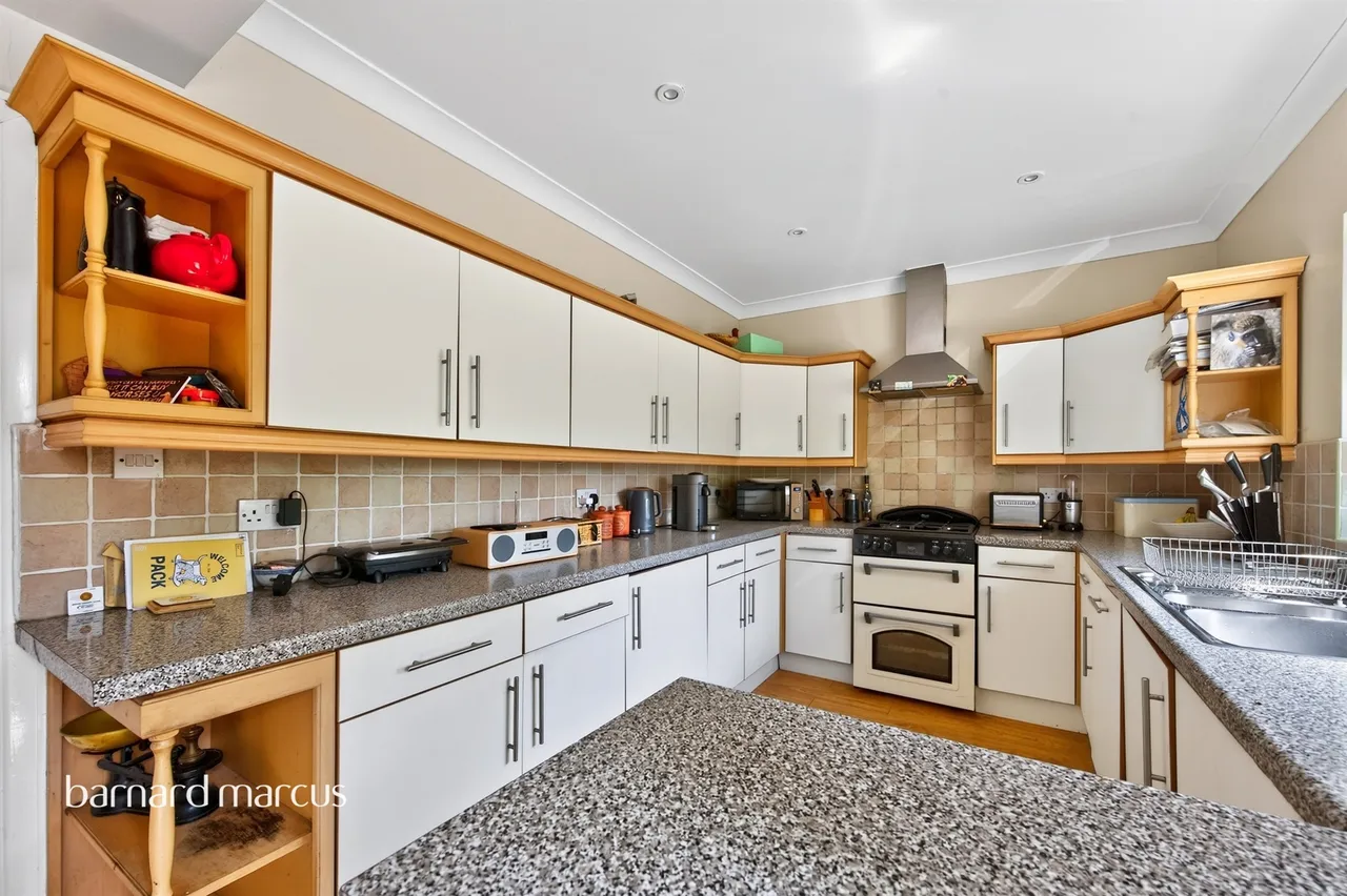 Ravenswood Avenue, Surbiton, photo 6