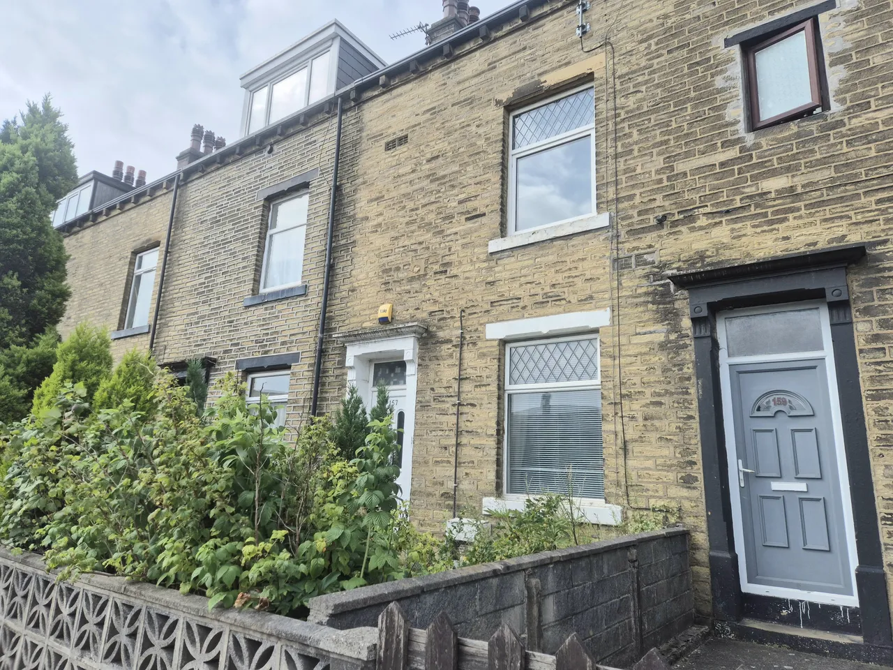 2 bed house to rent — Warley Road, HALIFAX