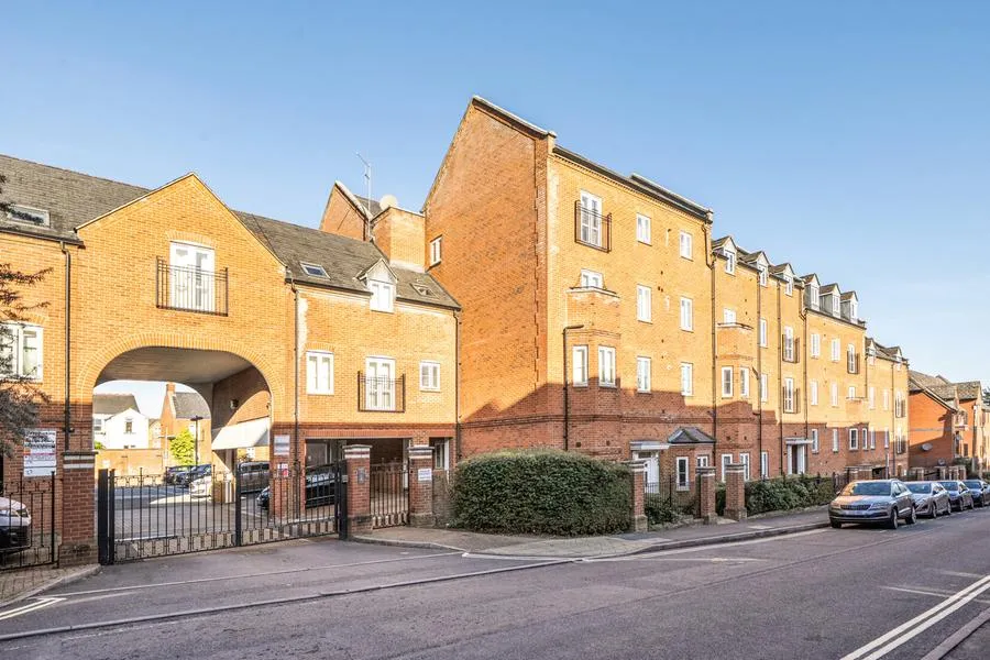 2 bed flat for sale, Britannia Road, Banbury, OX16