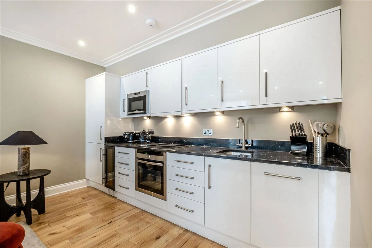 Grosvenor Hill, London, W1K, photo 3