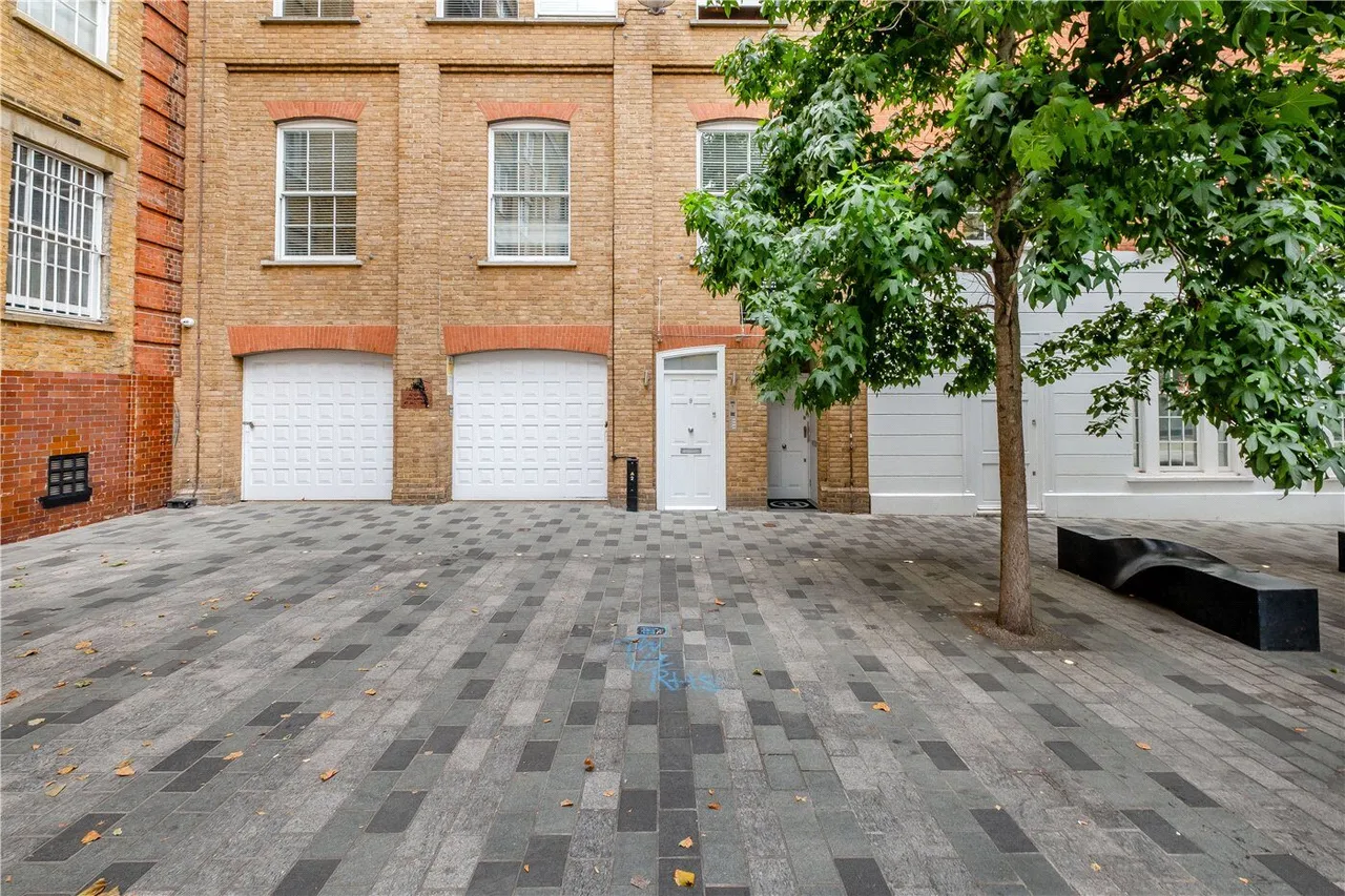 Grosvenor Hill, London, W1K, photo 2
