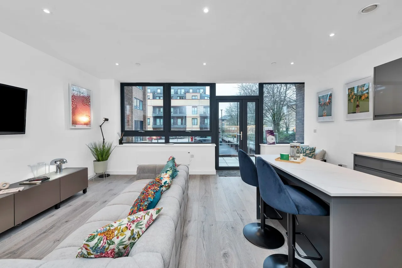 3 bed flat for sale — Silbury Boulevard, Technology House, Milton Keynes, 151 Silbury Boulevard, MK9 1GE