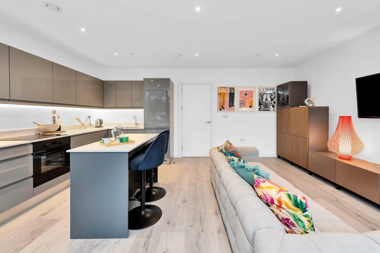 Silbury Boulevard, Technology House, Milton Keynes, 151 Silbury Boulevard, MK9 1GE, photo 2